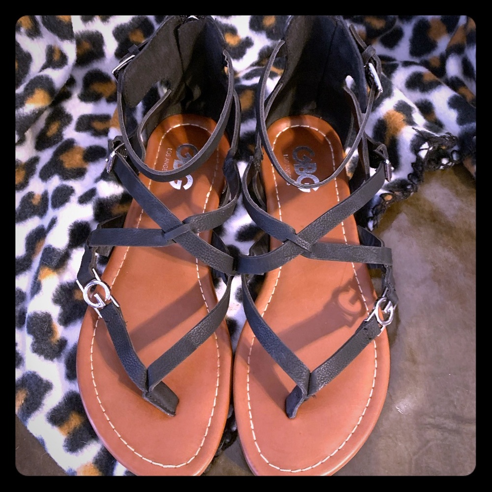 G By Guess black strappy size 7 sandals EUC